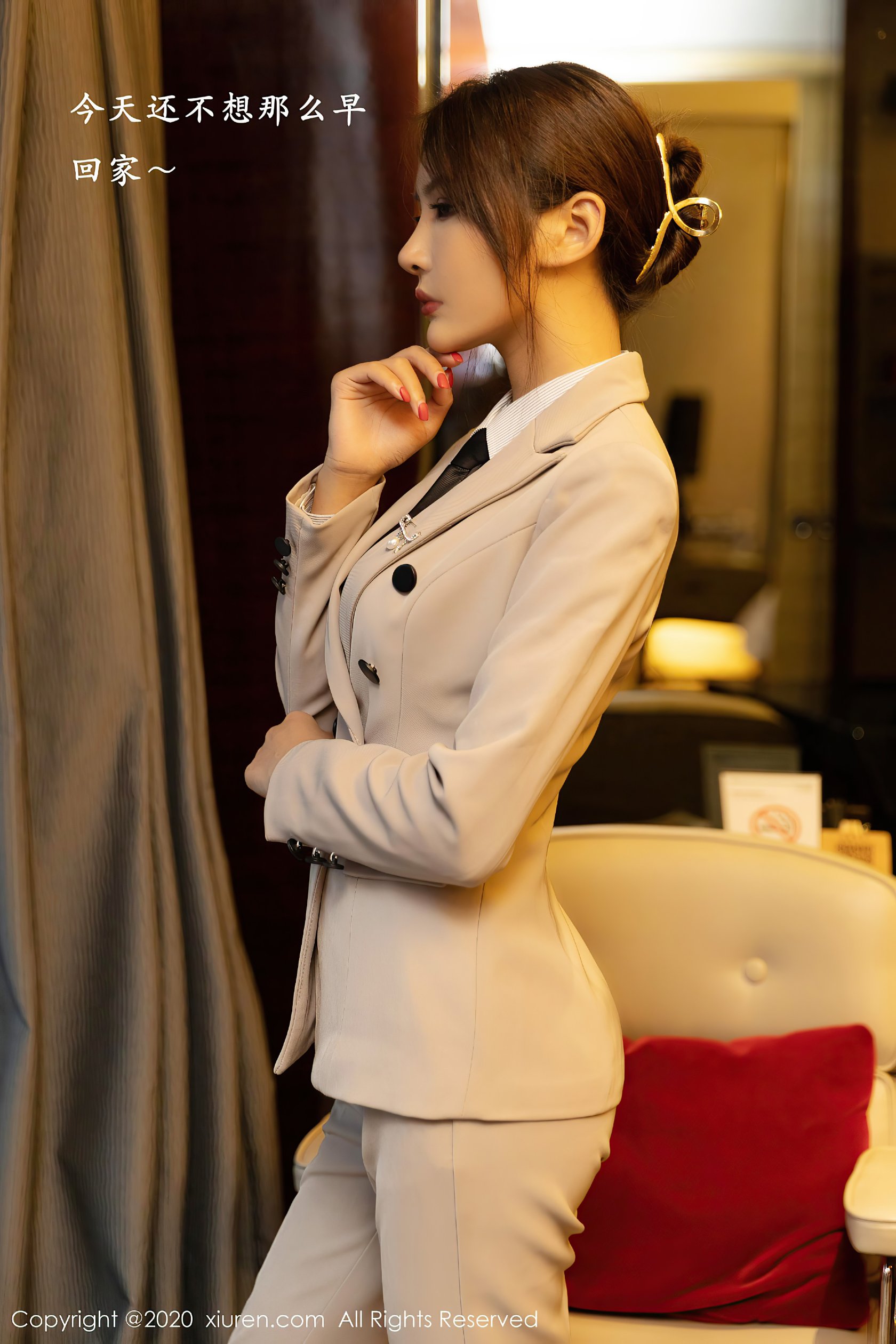 XIUREN No.2857: Zhou Yuxi (周于希Sandy) & Emily顾奈奈酱 第1章 第3页