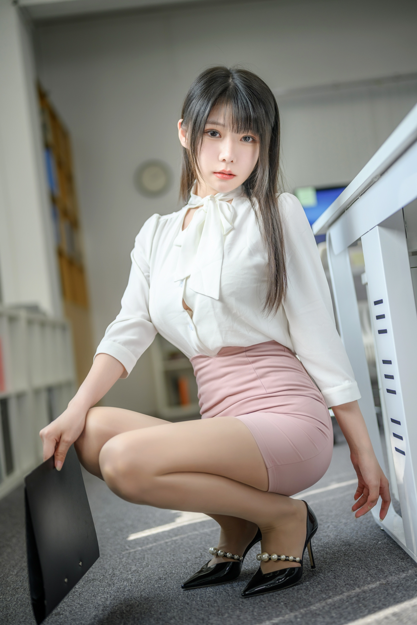 香草喵露露 忙露的职场 粉白裙子 第1章 第2页