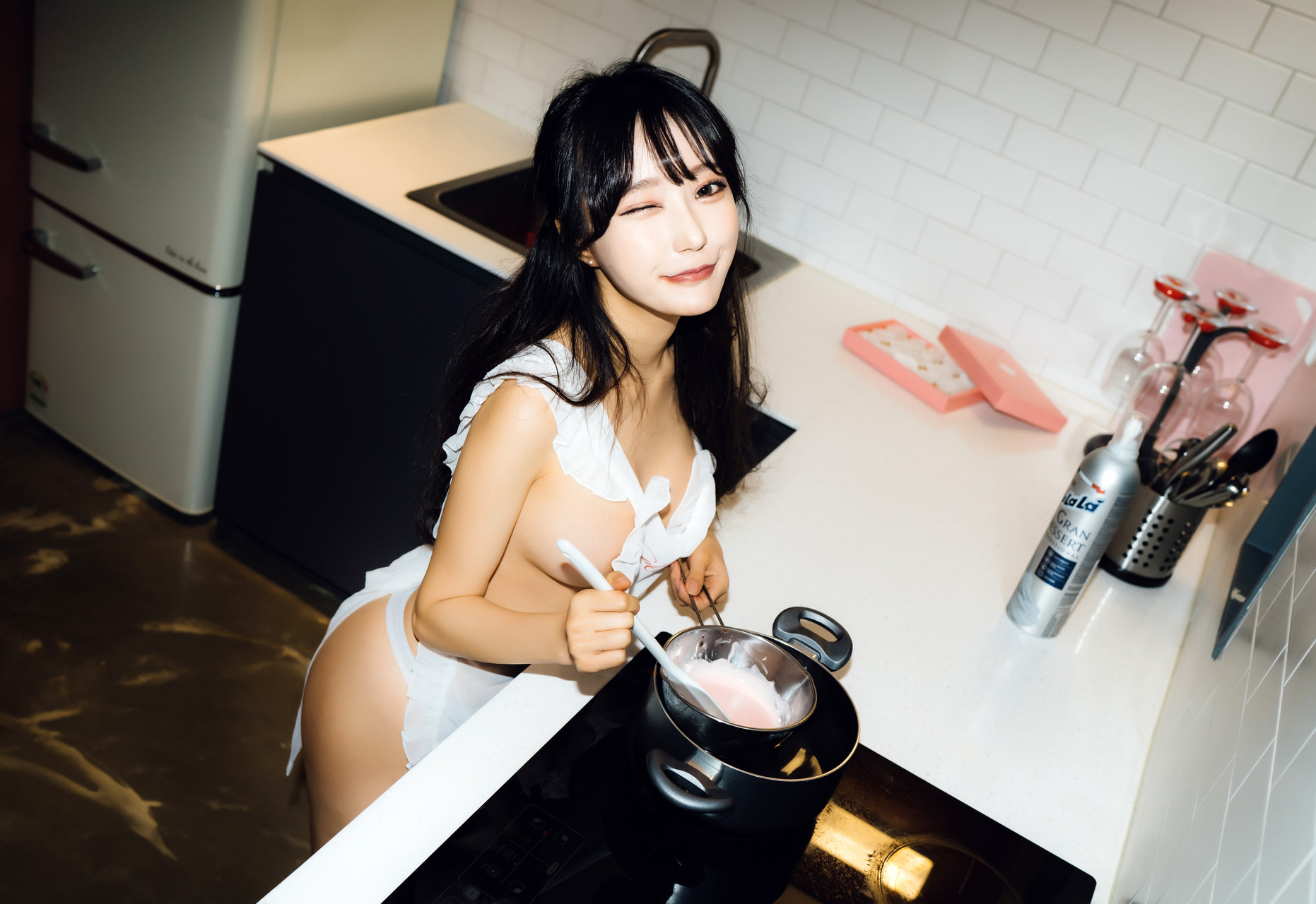 Mona (모나) & Jucy (쥬시)-人體巧克力 第1章 第1页