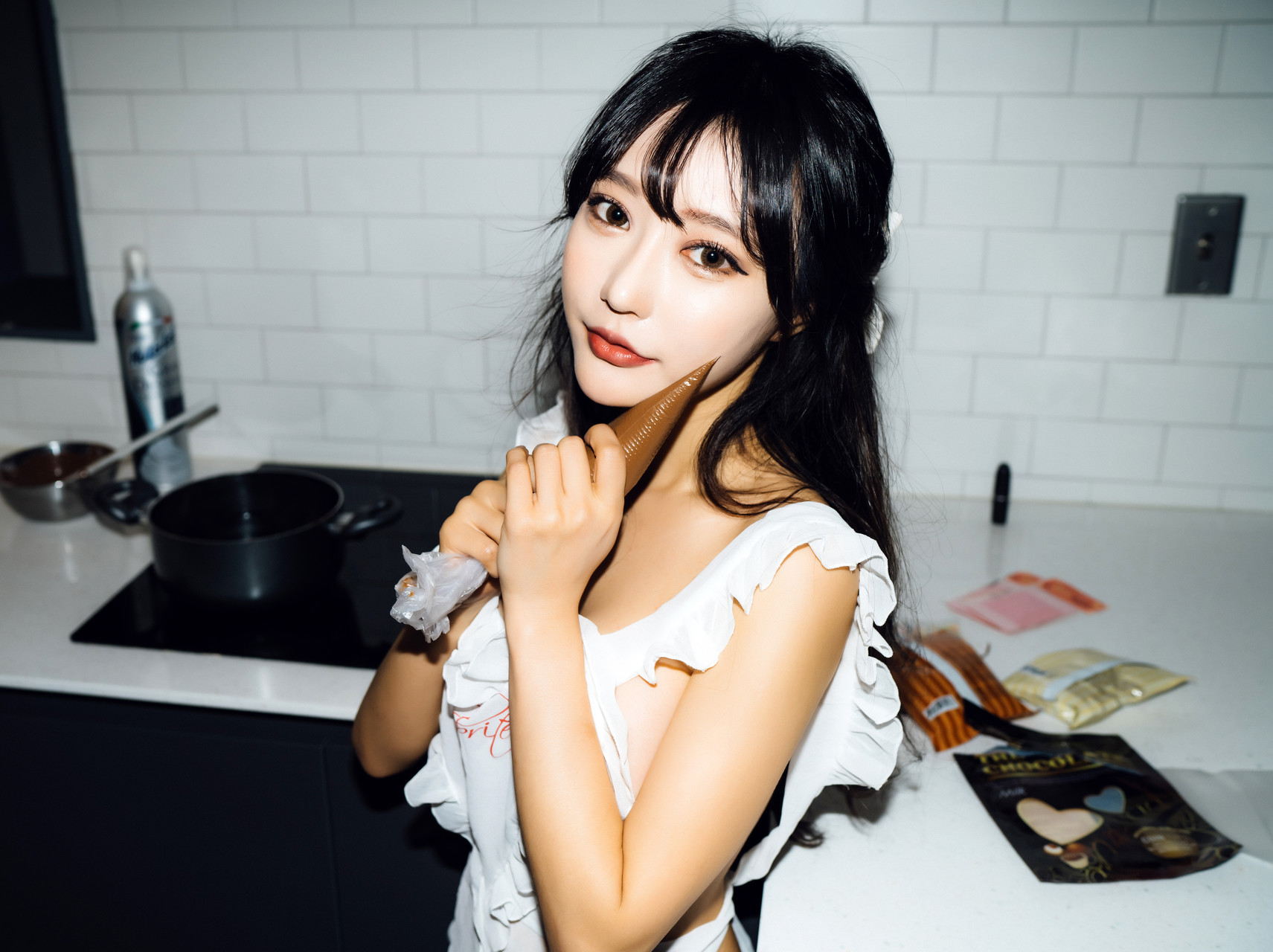 Mona (모나) & Jucy (쥬시)-人體巧克力 第1章 第3页