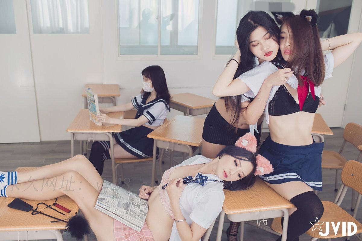 4 girls swinging in classroom 第3章 第9页