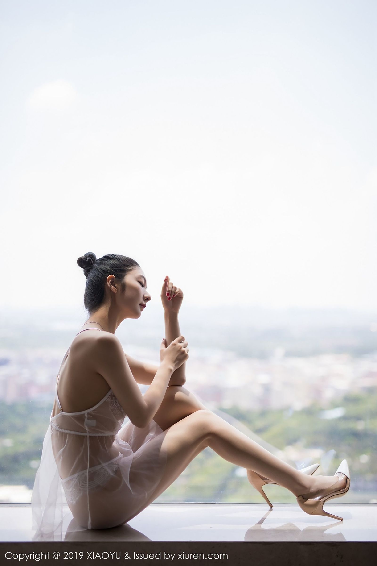 性感写真（真人集） 现代薄纱性感与古典韵味旗袍相互碰撞的韵味，一展妩媚柔情 第1页