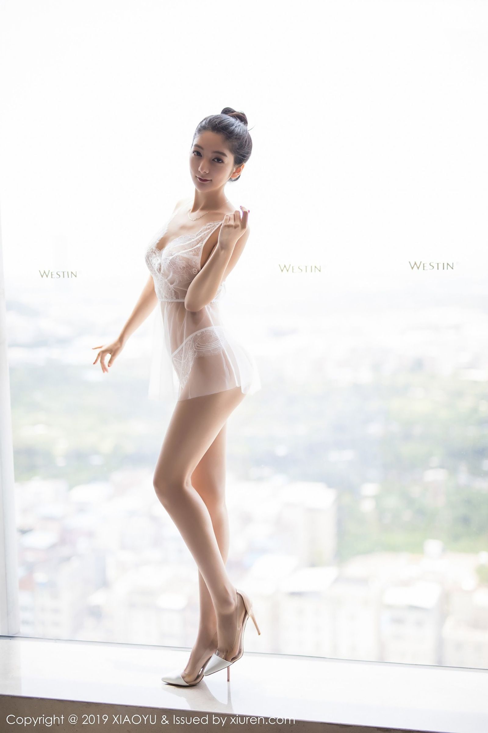 性感写真（真人集） 现代薄纱性感与古典韵味旗袍相互碰撞的韵味，一展妩媚柔情 第4页